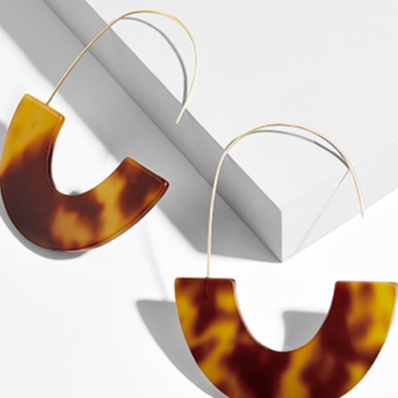 NWT Tiger Leopard Statement Hook Acrylic Earring - Picture 3 of 3